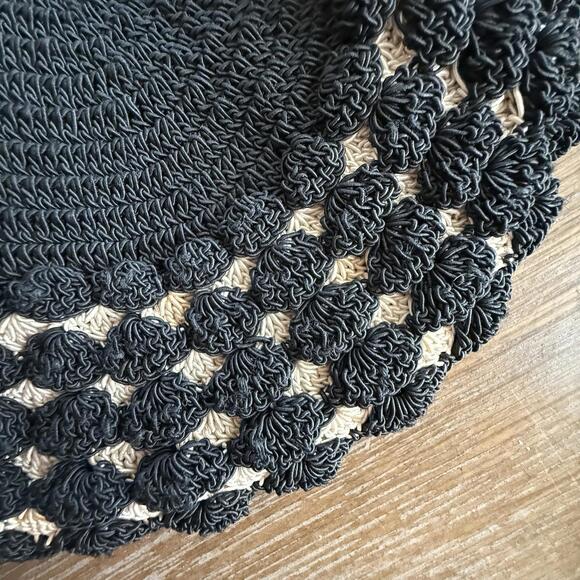 Vintage Crocheted Purse Handbag Circa 1940s. No Closing Mechanism Scalloped Edge - Picture 6 of 6